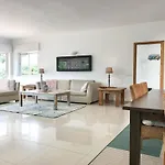 Willa 16 Centeanes - Fabulous Location Just Short Walk T *