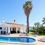 16 Centeanes - Fabulous Location Just Short Walk T *
