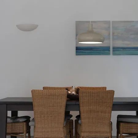 16 Centeanes - Fabulous Location Just Short Walk T