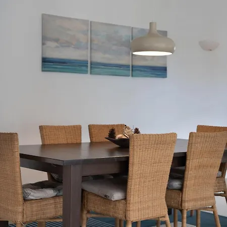 16 Centeanes - Fabulous Location Just Short Walk T *