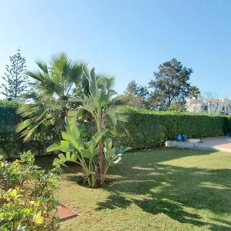 16 Centeanes - Fabulous Location Just Short Walk T *