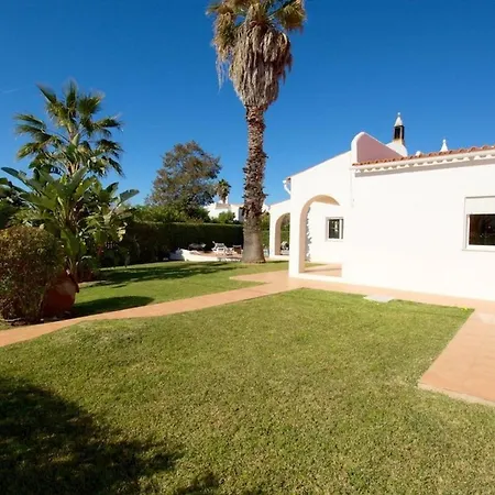 16 Centeanes - Fabulous Location Just Short Walk T *