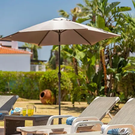 16 Centeanes - Fabulous Location Just Short Walk T Villa