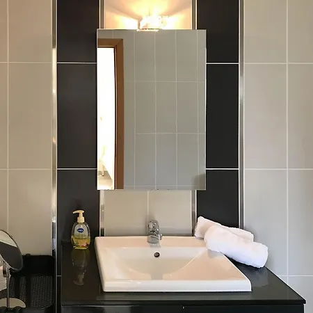 16 Centeanes - Fabulous Location Just Short Walk T Villa