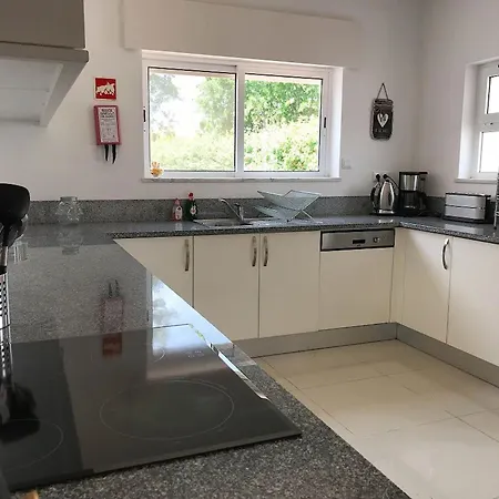 16 Centeanes - Fabulous Location Just Short Walk T