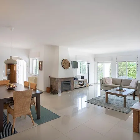 16 Centeanes - Fabulous Location Just Short Walk T