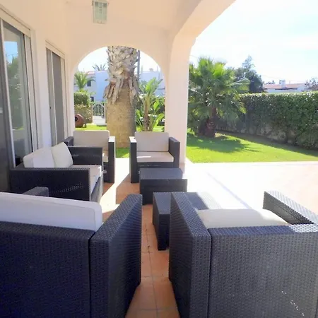 16 Centeanes - Fabulous Location Just Short Walk T