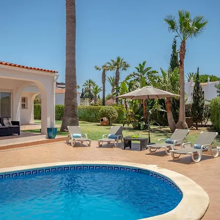 Villa 16 Centeanes - Fabulous Location Just Short Walk T