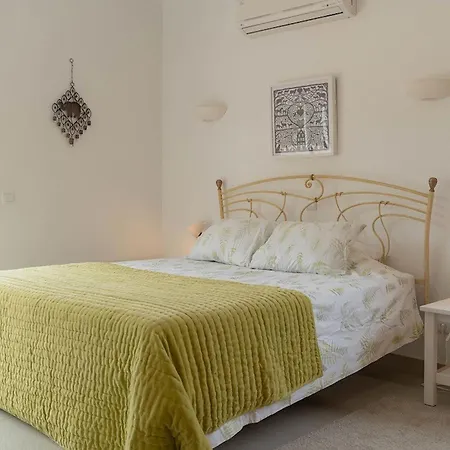 16 Centeanes - Fabulous Location Just Short Walk T *