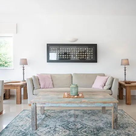 16 Centeanes - Fabulous Location Just Short Walk T Villa *